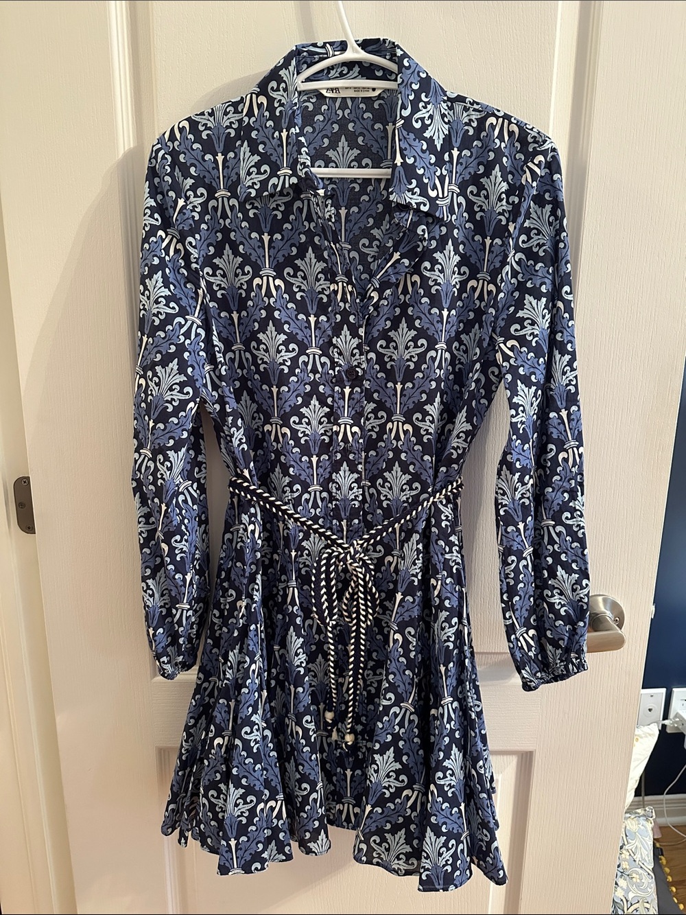 Zara short long sleeved blue patterned dress